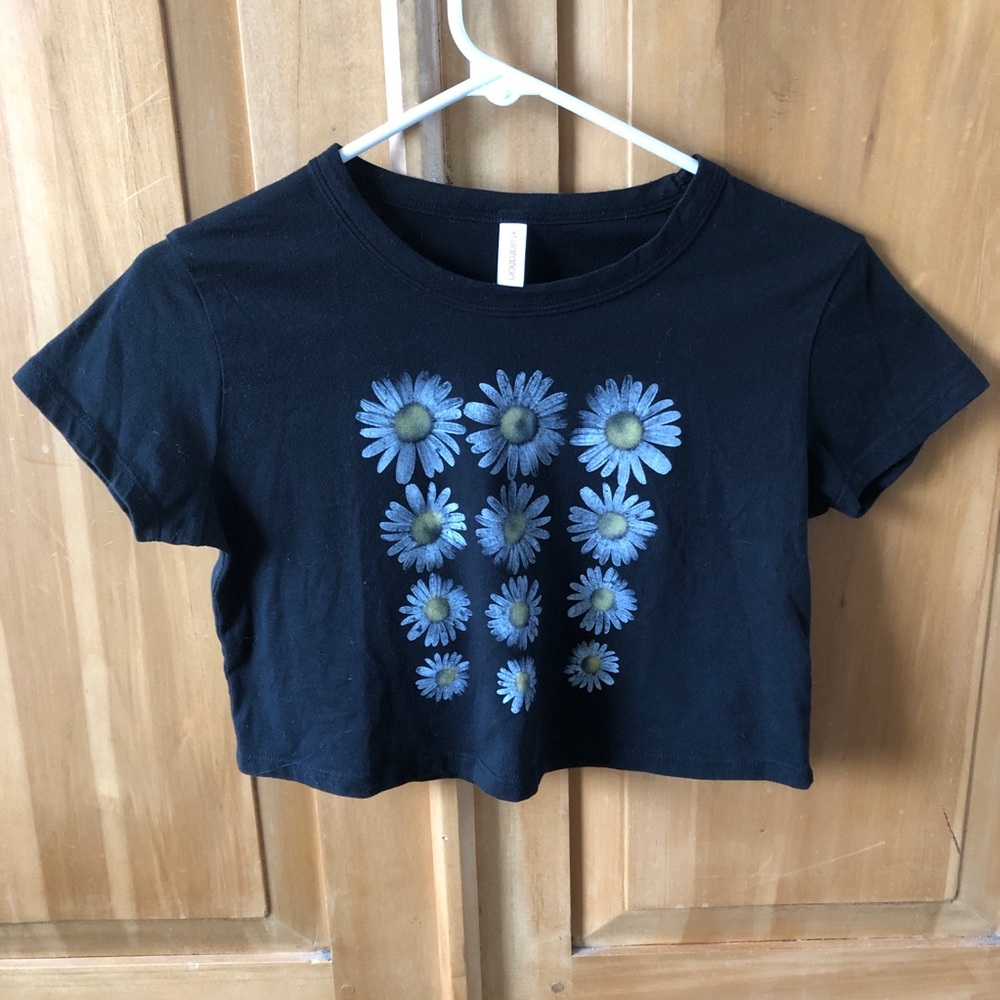 Xhilaration Daisy Crop Top